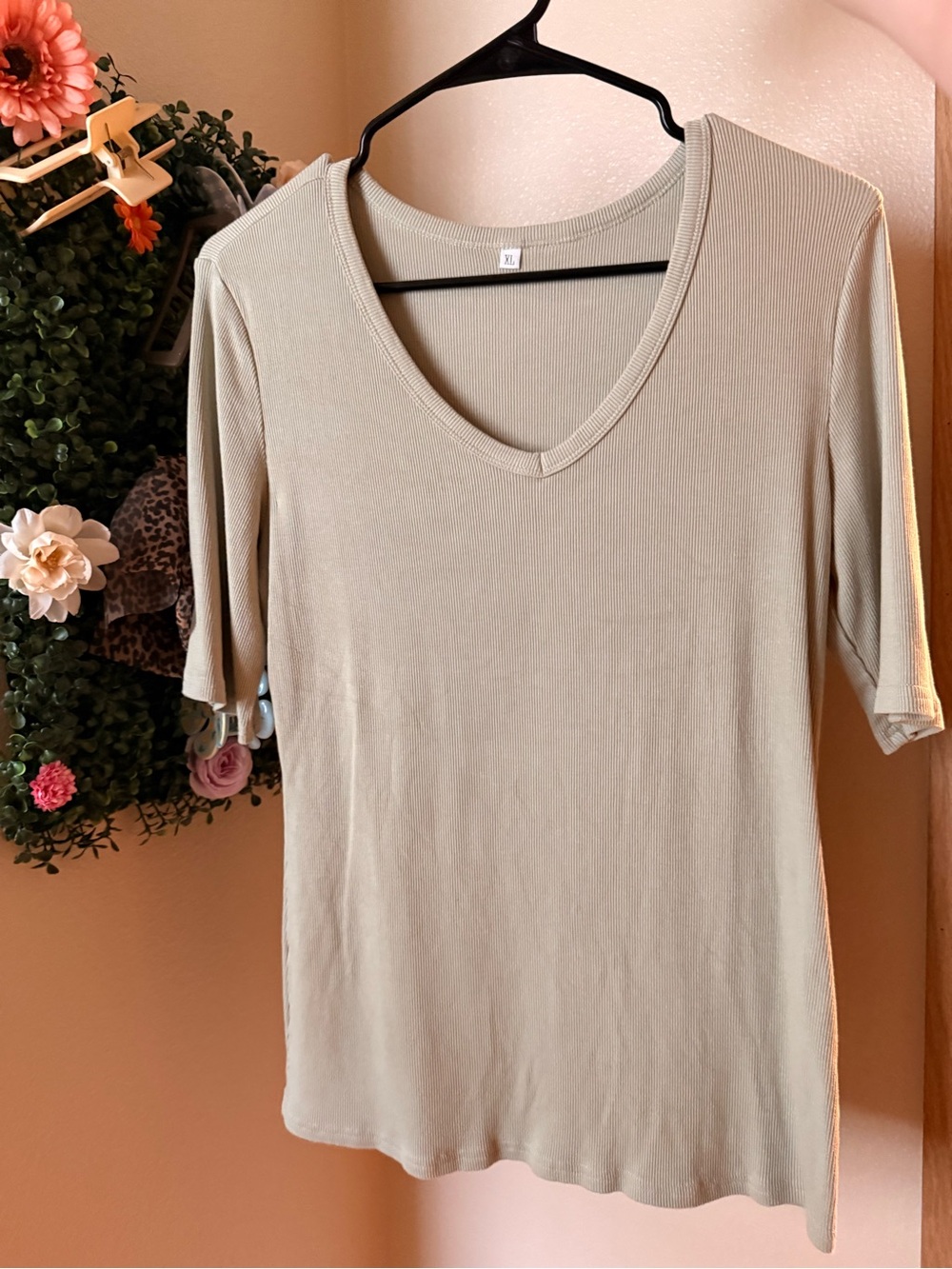 Ribbed V-Neck Quarter Sleeve Top in Sage